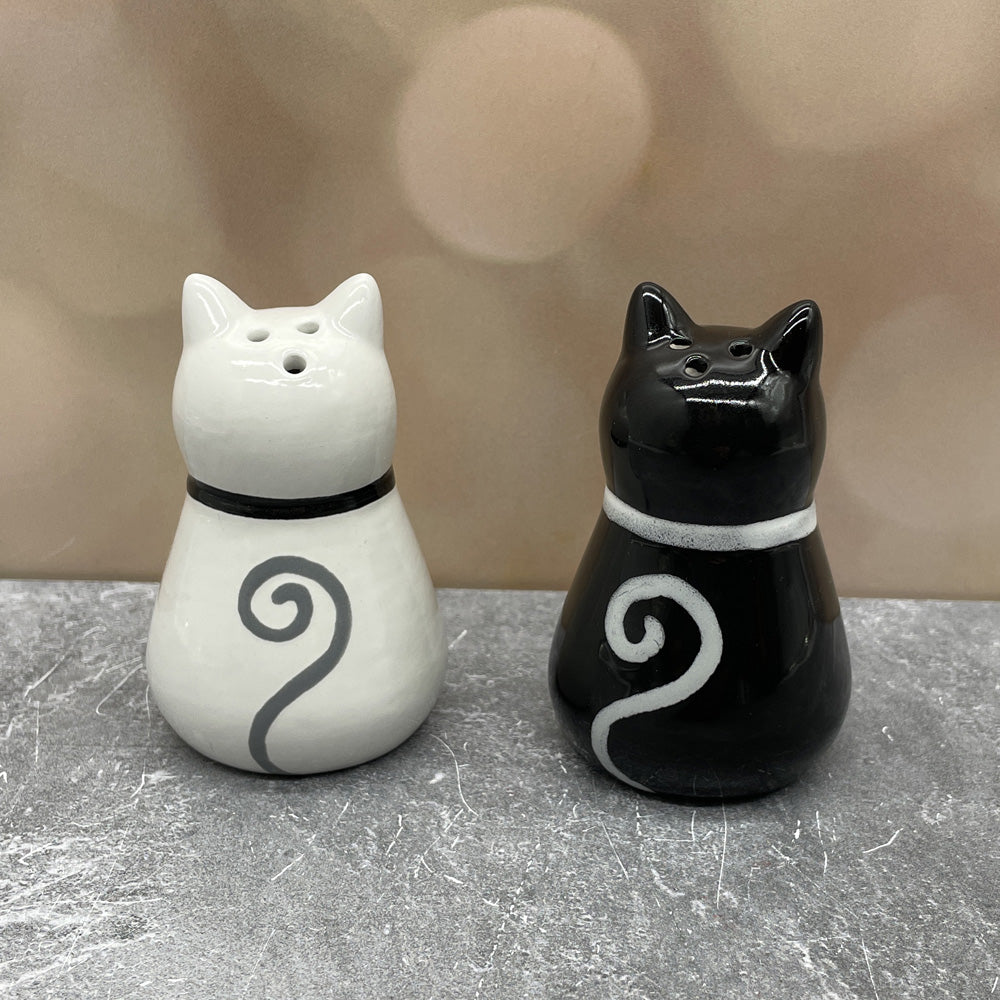 Salt &amp; Pepper Shakers - Cats